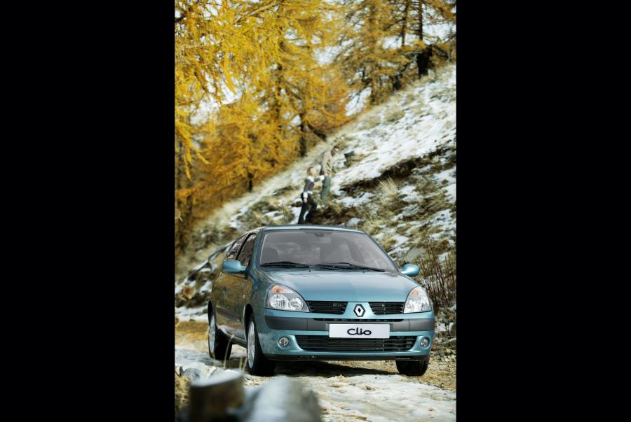  Renault Clio 3-Door 2001 года  (фото 50 из 58)